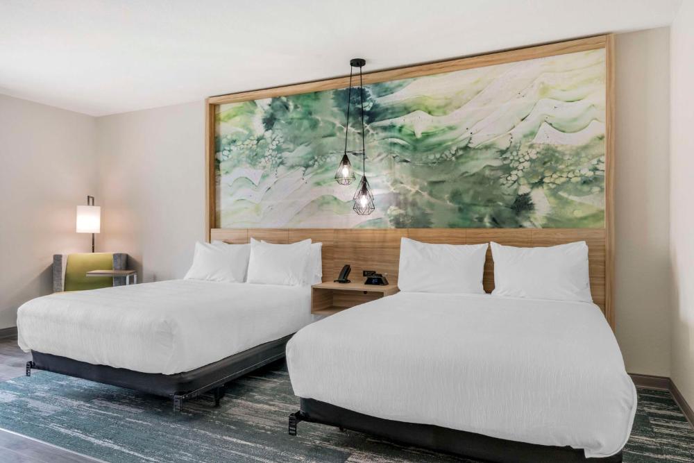 Queen Room with Two Queen Beds and Bath Tub - Disability Access interior