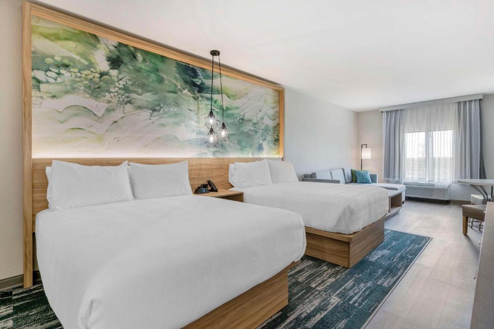 Queen Suite with Two Queen Beds - Non-Smoking interior