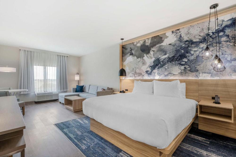 King Suite with Sofa Bed - Non-Smoking interior